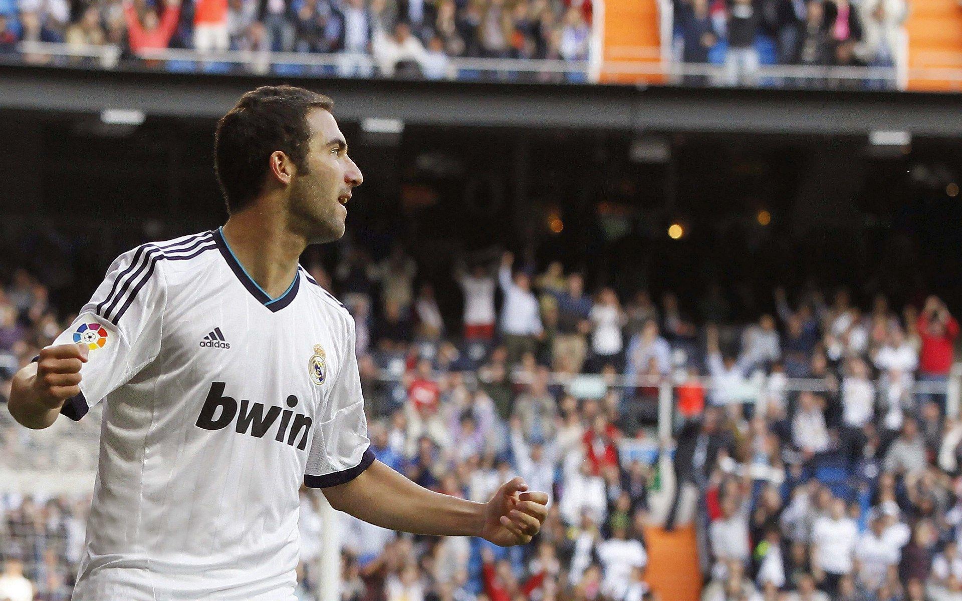 【爱游戏平台】伯纳乌静观其变，皇马对姆巴佩转会风波态度冷淡，今夏或按兵不动